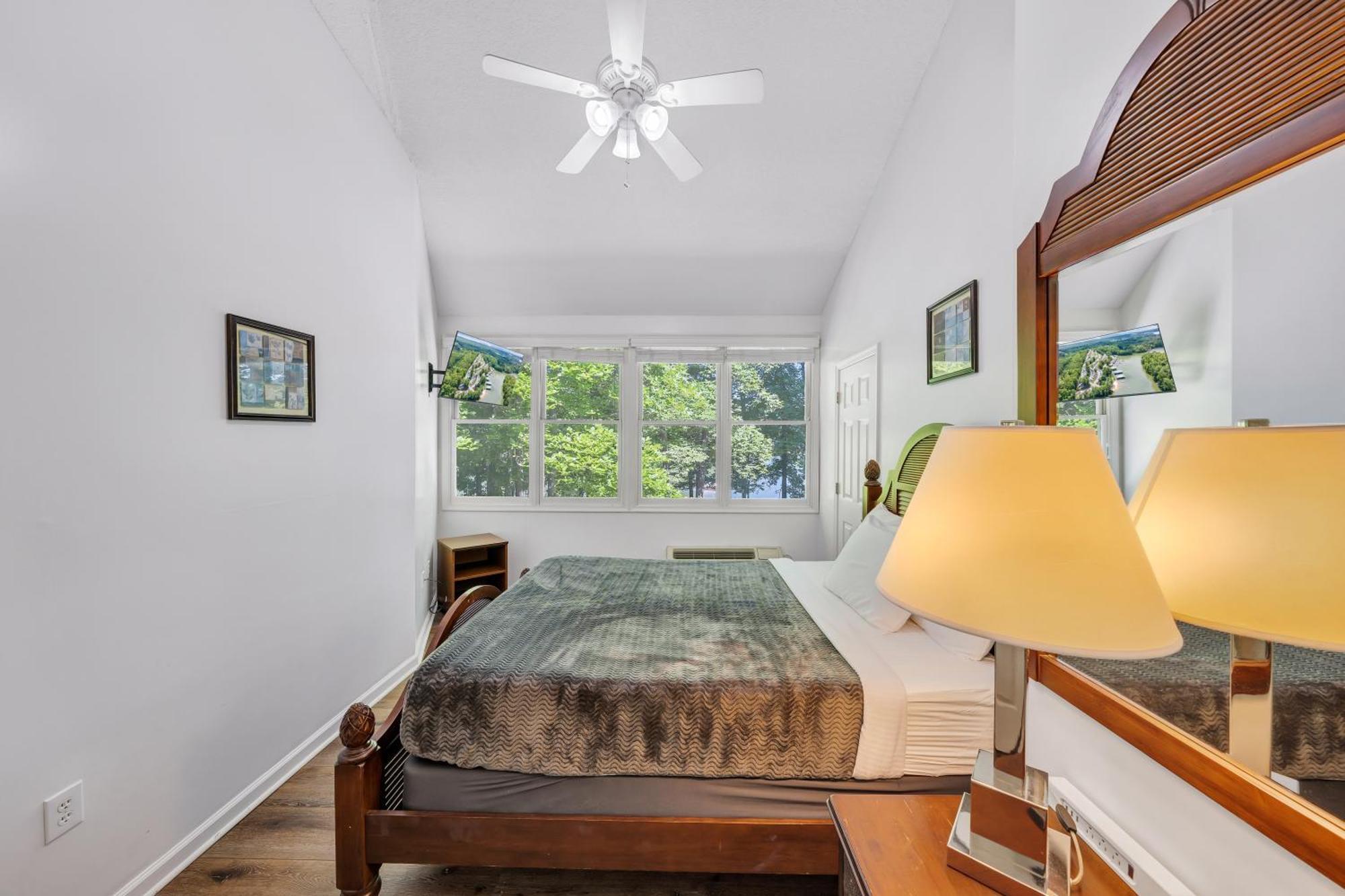 Moneta Halesford Harbour Resort - Smith Mountain Lake מראה חיצוני תמונה